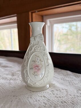 Cameo Ribbon Porcelain Floral Accent Vase - White with Pink Flower